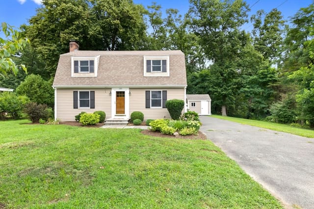 2-bed Single Family at 135 Linebrook Rd, Ipswich