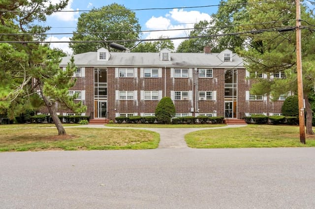 2-bed Condo at 40 Edgelawn  Ave # 3, North Andover