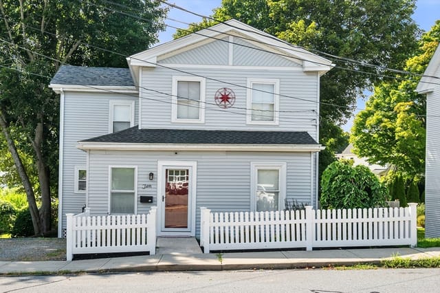 3-bed Single Family at 10 Lafayette Rd, Ipswich