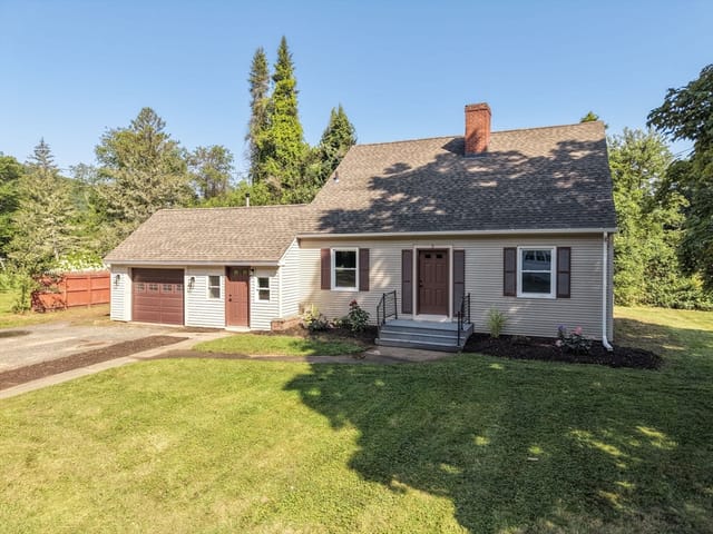 4-bed Single Family at 3 Maplelawn Dr, Monson