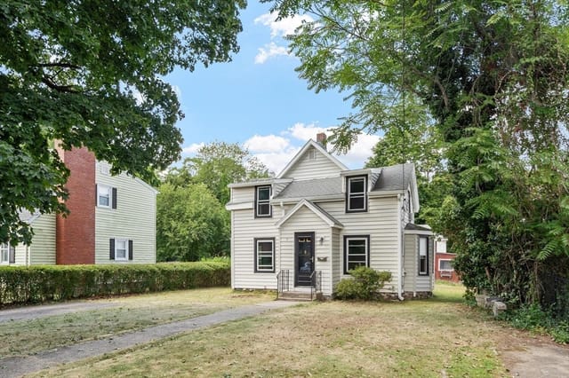 3-bed Single Family at 9 Lill Avenue, Newton