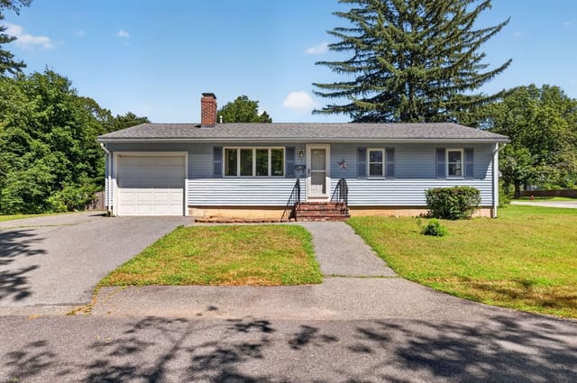 Casa Unifamiliar de 3 quartos em 1 Vincent St, Middleboro