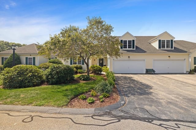 2-bed Condo at 28 Coldspring Dr # C, Sutton