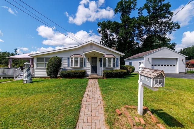 3-bed Single Family at 1 Freeman Ave, Webster