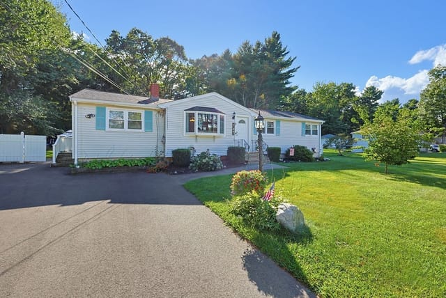 3-bed Single Family at 8 Pontiac Rd, Walpole
