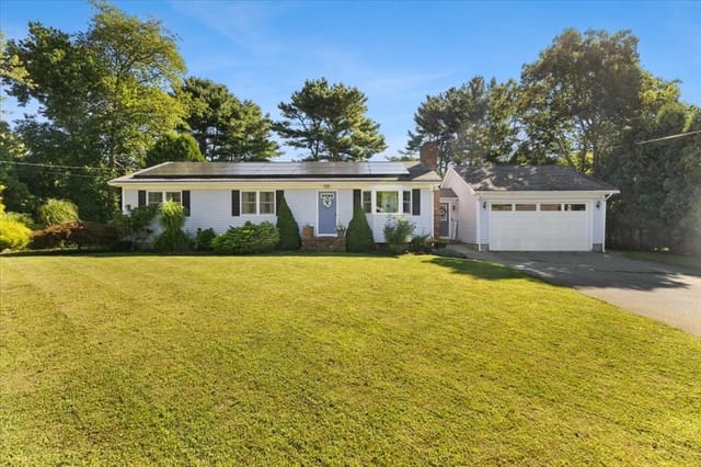 3-bed Single Family at 16 Green Meadow Dr, Acushnet