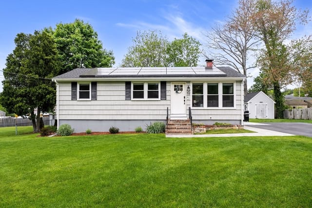 3-bed Single Family at 19 Burr Ave, Pembroke