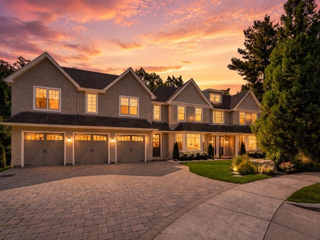 6-bed Single Family at 31 Kesseler Way, Newton