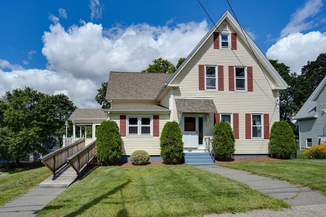 Casa Unifamiliar de 4 quartos em 120 Edinboro Street, Marlborough