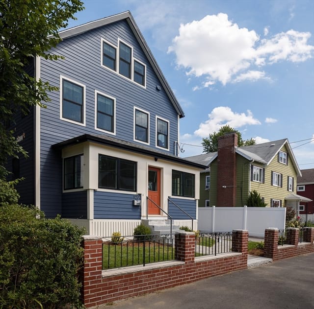 Casa Unifamiliar de 6 habitaciones en 120 Jerome Street, Medford