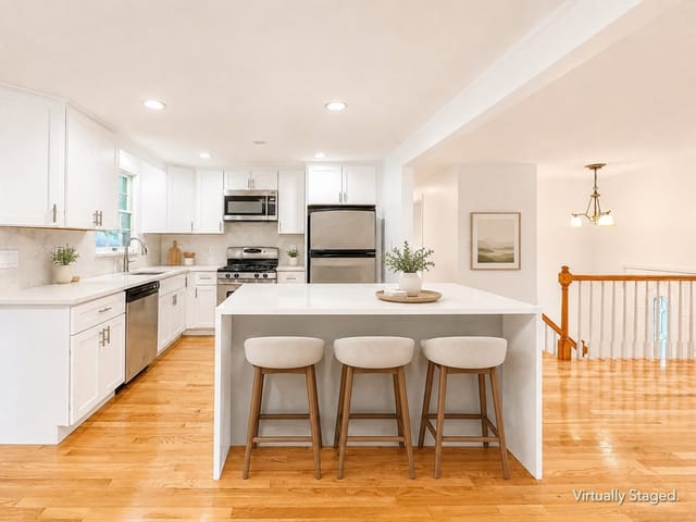 4-bed Single Family at 18 Linda St., Foxboro
