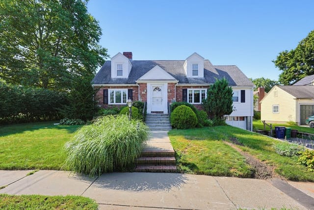 Casa Unifamiliar de 4 habitaciones en 70 Oakdale Rd, Newton