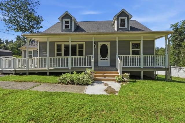 4-bed Single Family at 2324 Main St, Lancaster