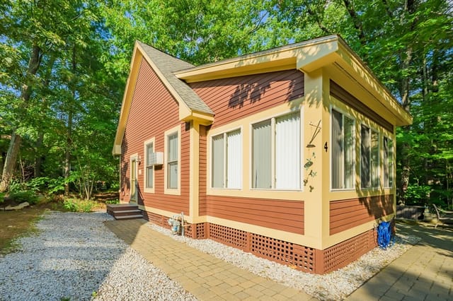 2-bed Condo at 4 Acorn Ln # 4, Westford