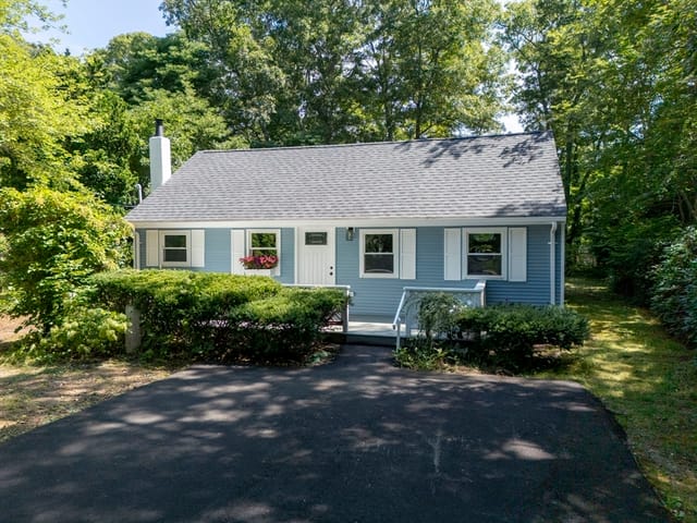 3-bed Single Family at 46 Lake Shore Dr, Falmouth