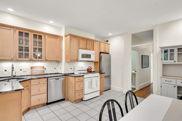 Condominio de 3 habitaciones en 124 Chestnut St # 1, Brookline