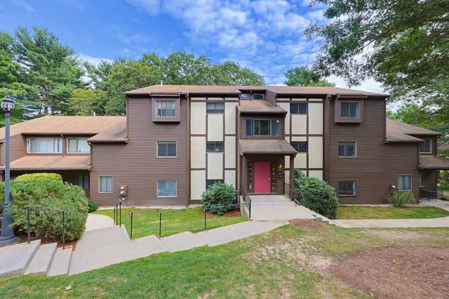 Condominio de 2 habitaciones en 74 Highwood Dr # 74, Franklin
