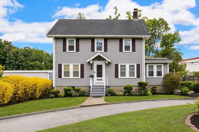 Casa Unifamiliar de 4 habitaciones en 820 Beaver St, Waltham