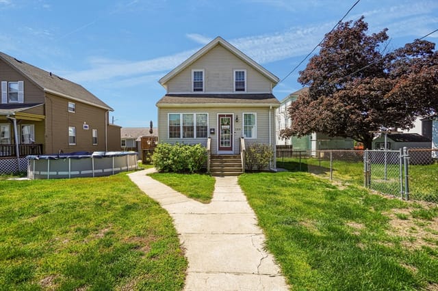 Casa Unifamiliar de 2 habitaciones en 249 Baird St, Fall River