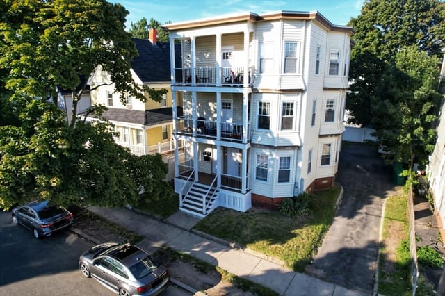 Multifamiliar de 6 habitaciones en 29-31 Tracy Ave, Lynn