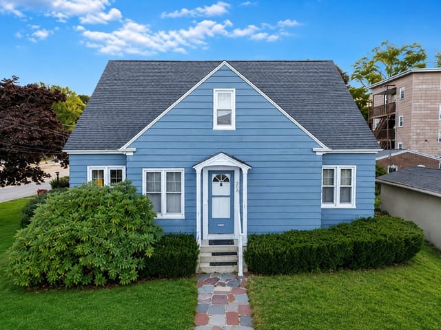 Multifamiliar de 4 habitaciones en 208 Woodland St, Fitchburg