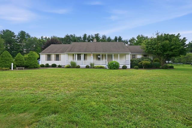 3-bed Single Family at 31 Deborah Lane, Westfield