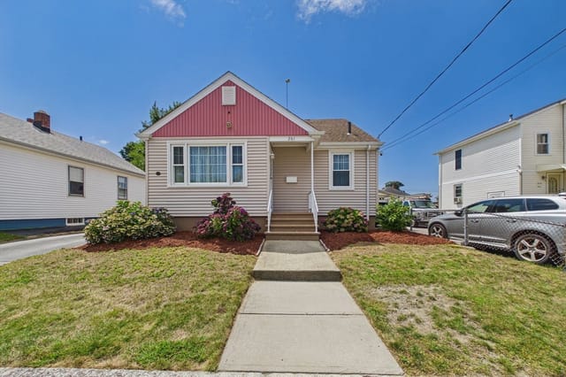 Casa Unifamiliar de 3 habitaciones en 261 Ames St, Fall River