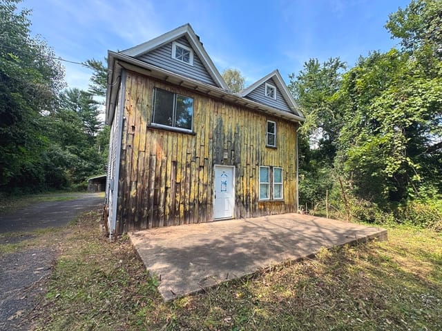 3-bed Single Family at 25 Kendrick St, South Hadley