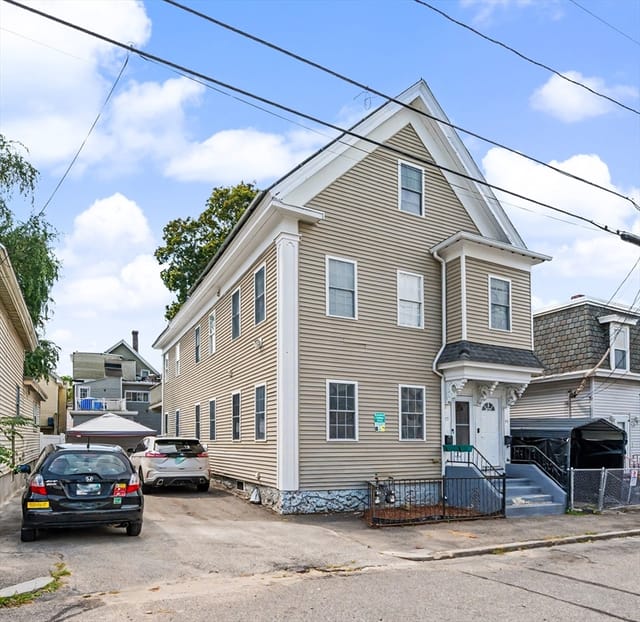 Condominio de 3 habitaciones en 55 4th St # 57, Lowell