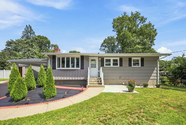 5-bed Single Family at 401 Turnpike St, Stoughton