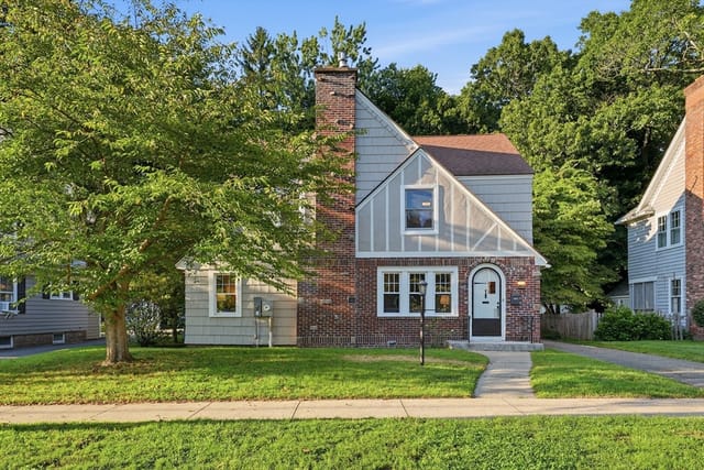 4-bed Single Family at 130 Westmoreland Ave, Longmeadow