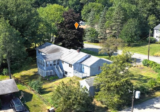 Casa Unifamiliar de 5 habitaciones en 145 Baldwin Ave, Framingham