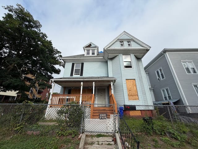 Multifamiliar de 5 quartos em 171 Beech St, Holyoke