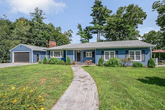 4-bed Single Family at 6 Forrest St, Chelmsford