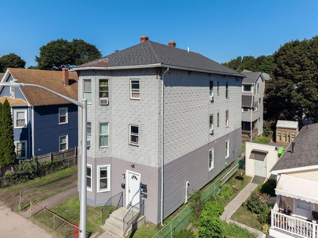 Multifamiliar de 17 habitaciones en 120 Southgate St, Worcester