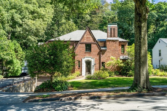 4-bed Single Family at 72 Beverly Rd, Brookline