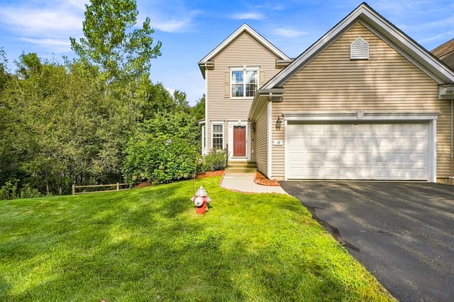 Condominio de 3 habitaciones en 18 Daffodil Ct # 18, Grafton