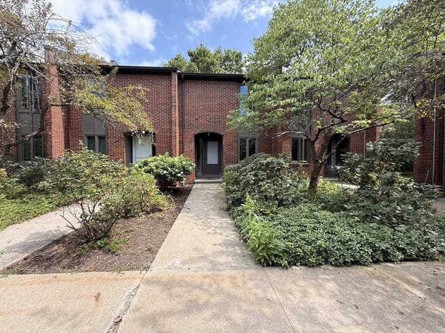 Condominio de 2 habitaciones en 35 Webster Ct # 35, Amherst