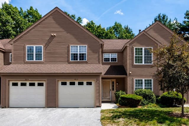 2-bed Condo at 512 Ridgefield Cir # C, Clinton