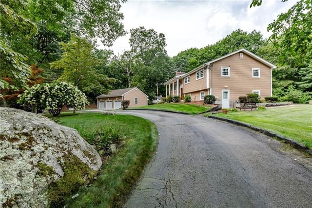 3-bed Single Family at 99 Tower Hill Road, Cumberland