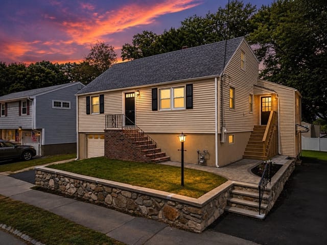 Casa Unifamiliar de 4 quartos em 151 Dartmouth St, Lynn