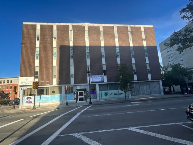 Comercial de 0 quartos em 90 Main St, Brockton