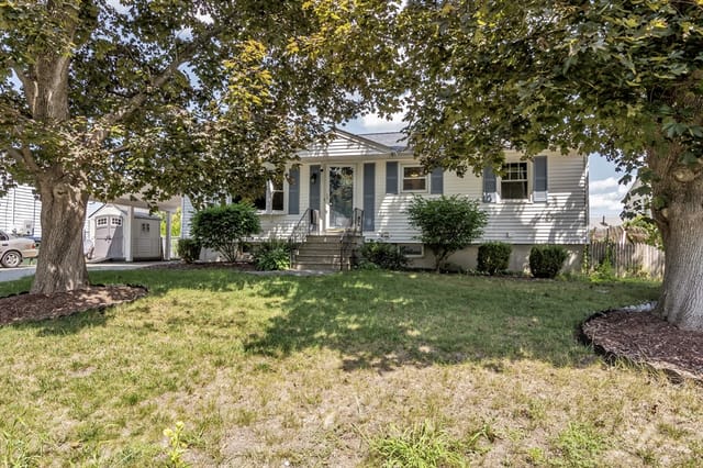 3-bed Single Family at 12 Oakland, Lawrence