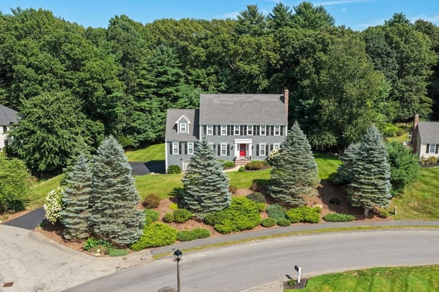 4-bed Single Family at 97 Farrar Farm Rd, Norwell