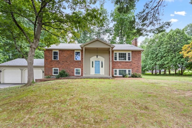 Casa Unifamiliar de 4 quartos em 141 Longhill Rd, Franklin