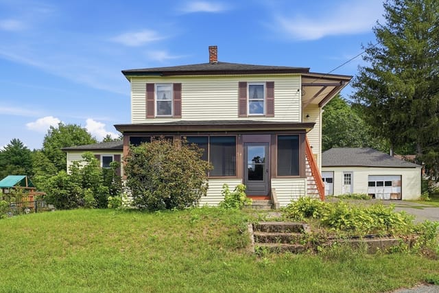 Multifamiliar de 4 habitaciones en 54 Franklin St, Athol