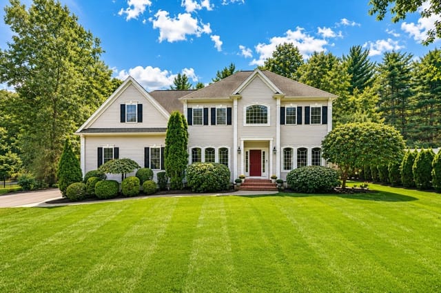 4-bed Single Family at 23 Lenox Dr, Franklin