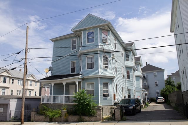 Multifamiliar de 15 habitaciones en 246 Eagle Street, Fall River