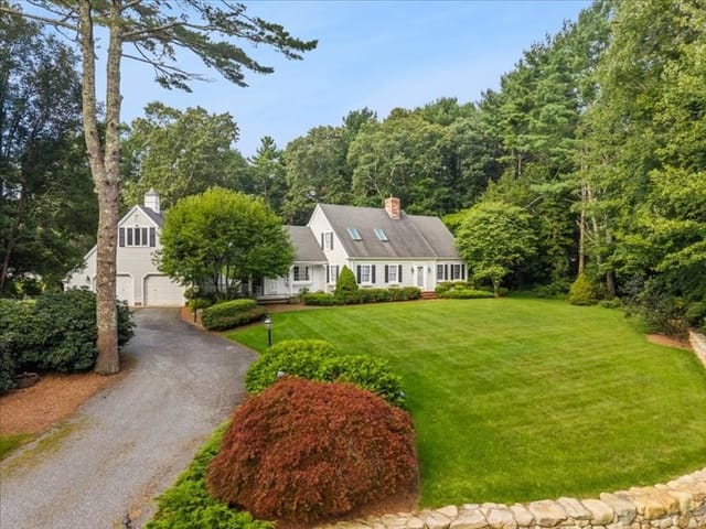 4-bed Single Family at 14 Red Maple Run, Dartmouth