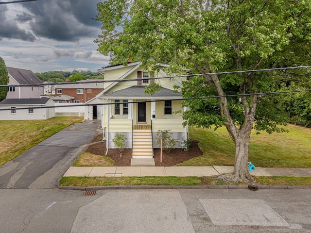 4-bed Single Family at 23 Henry St, Saugus